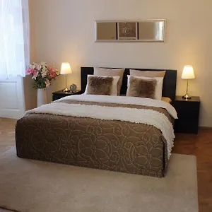 Royal Celakovskeho Sady Apartamento Praga